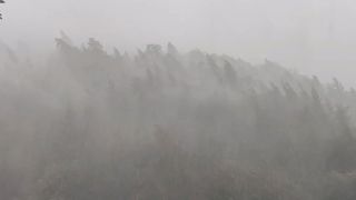 Českem se ženou bouřky se silným větrem a krupobitím, v Bavorsku řádí supercela